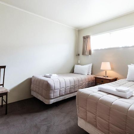 Colonial Court Motor Inn Tauranga Exterior photo