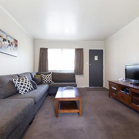 Colonial Court Motor Inn Tauranga Exterior photo