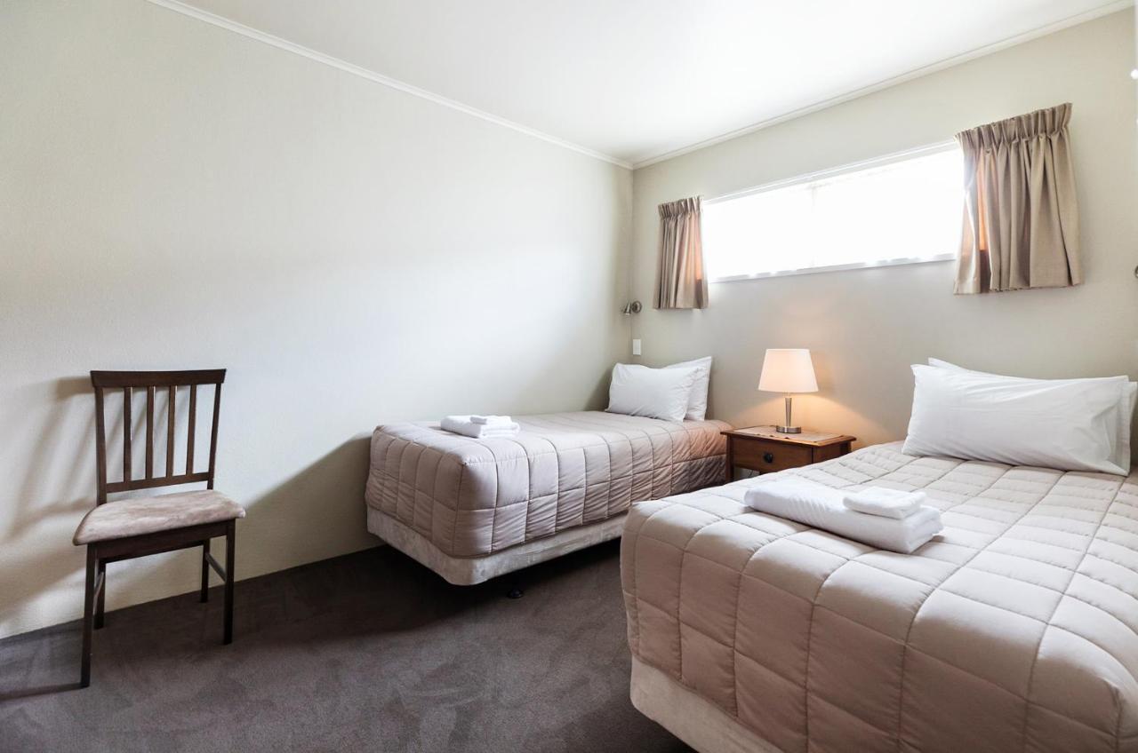 Colonial Court Motor Inn Tauranga Exterior photo