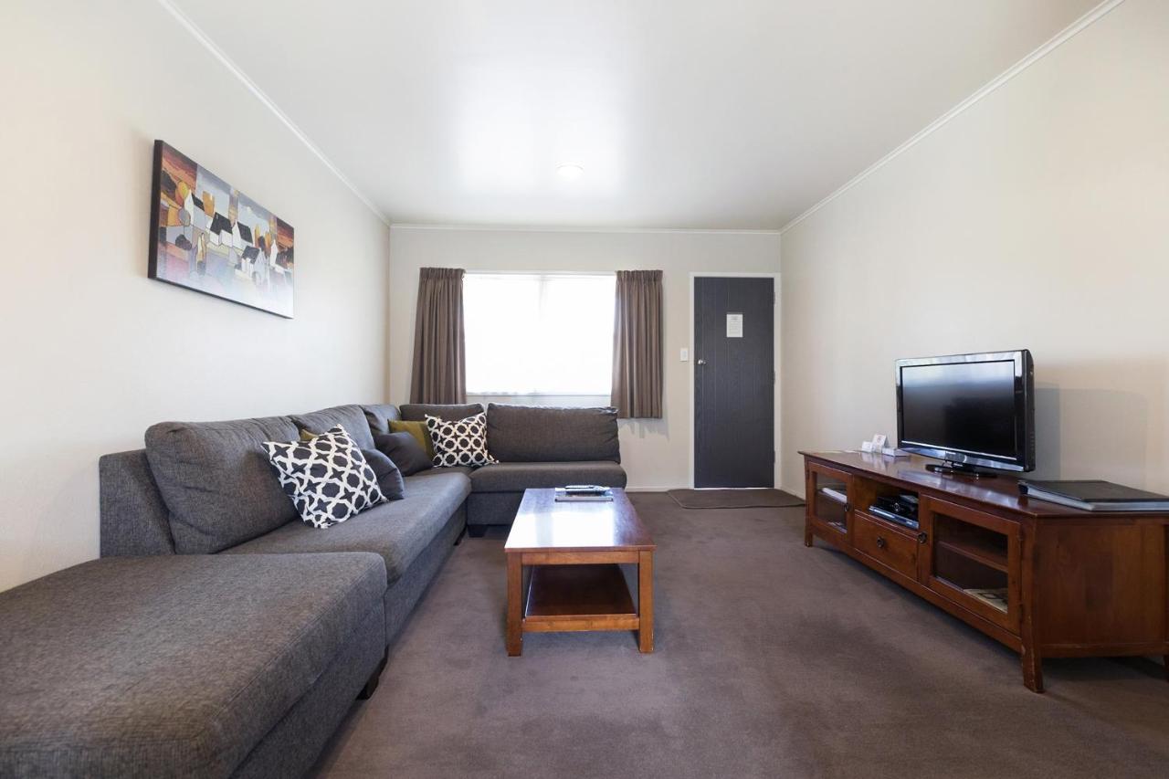 Colonial Court Motor Inn Tauranga Exterior photo
