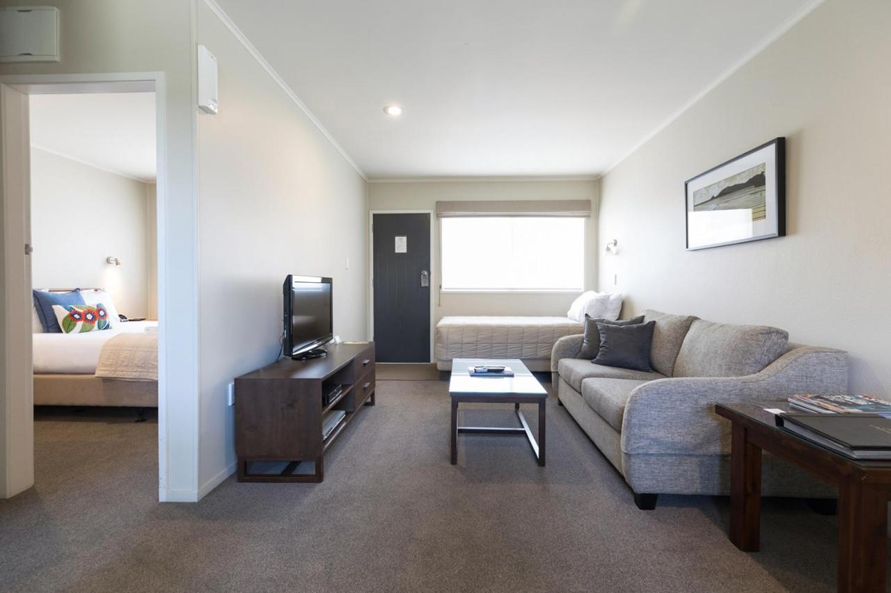 Colonial Court Motor Inn Tauranga Exterior photo